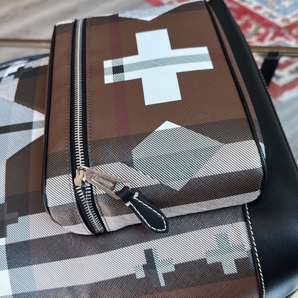 Authentic Burberry backpack - Picture 5 of 16